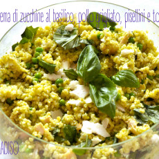 Bulgur con crema di zucchine al basilico, pollo grigliato, pisellini e toma di capra