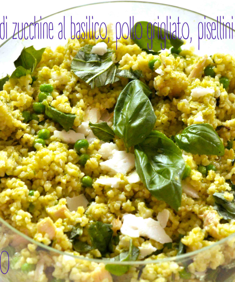 Bulgur con crema di zucchine al basilico, pollo grigliato, pisellini e toma di capra